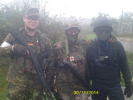 Little Wolf (au centre) avec son frère (à droite) et son beau-frère (à gauche)